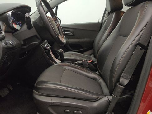 Used 2019 Chevrolet Trax LT w/ LT Convenience Package FWD image 17