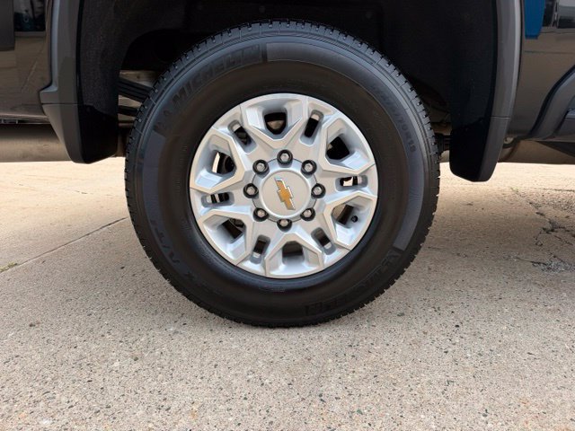 Used 2022 Chevrolet Silverado 2500 LT w/ Convenience Package AWD/4WD image 12