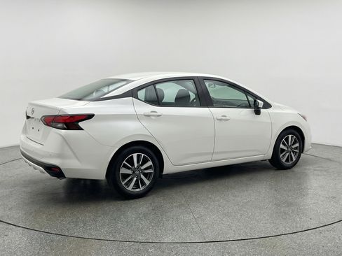 Used 2025 Nissan Versa SV image 9