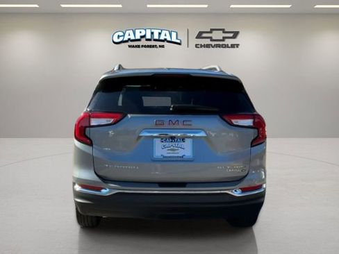 Used 2023 GMC Terrain SLT image 4