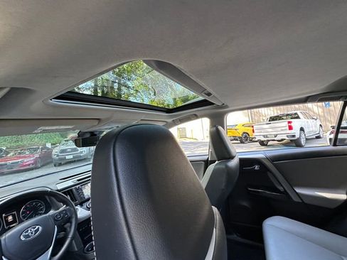 Used 2018 Toyota RAV4 Limited image 37