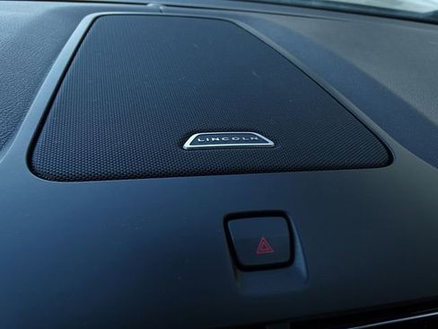 Used 2017 Lincoln Continental Reserve w/ Technology Package image 37