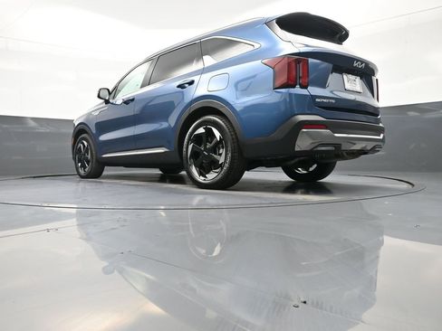 Certified 2025 Kia Sorento EX image 34