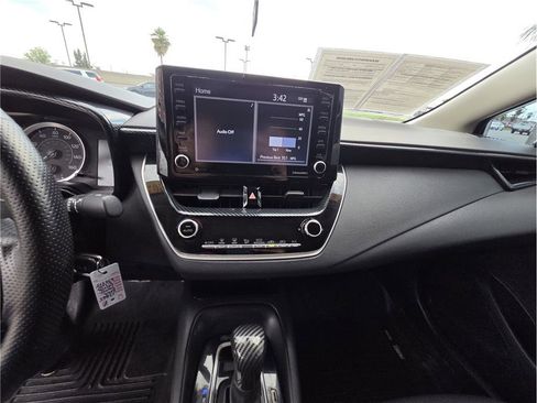 Used 2022 Toyota Corolla LE FWD image 11