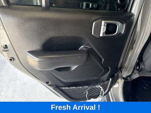 Used 2022 Jeep Gladiator Sport AWD/4WD image 12