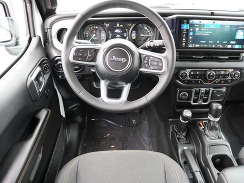 Certified 2025 Jeep Wrangler Unlimited Sahara w/ Safety Group image 19