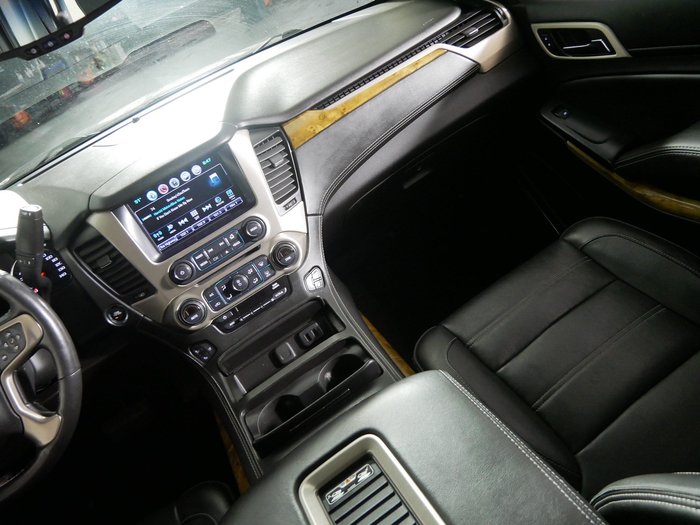 Used 2017 GMC Yukon XL Denali w/ Open Road Package AWD/4WD image 11