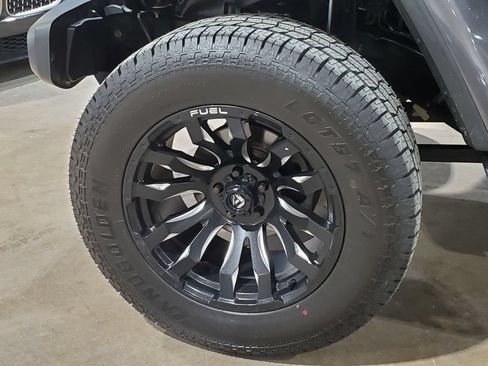 Used 2020 Jeep Gladiator Overland w/ LED Lighting Group AWD/4WD image 41