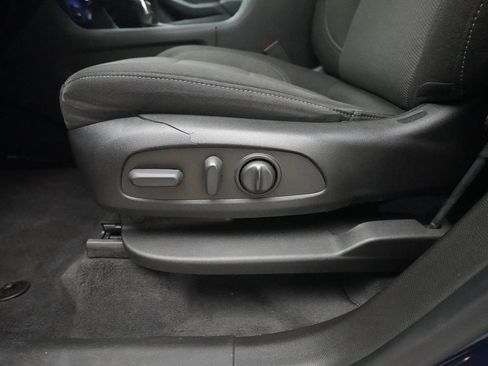 Used 2022 Chevrolet Traverse LT image 30