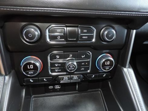 Used 2023 Chevrolet Suburban Z71 w/ Luxury Package AWD/4WD image 27