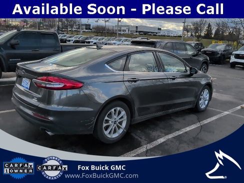 Used 2020 Ford Fusion SE image 4
