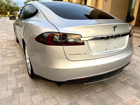 Used 2016 Tesla Model S P90D image 3