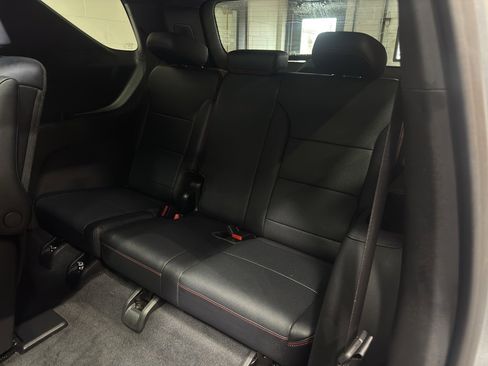 Used 2025 Chevrolet Traverse RS image 12