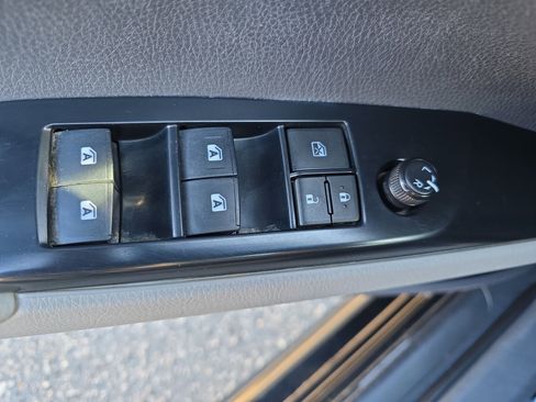 Used 2018 Toyota Camry SE image 30