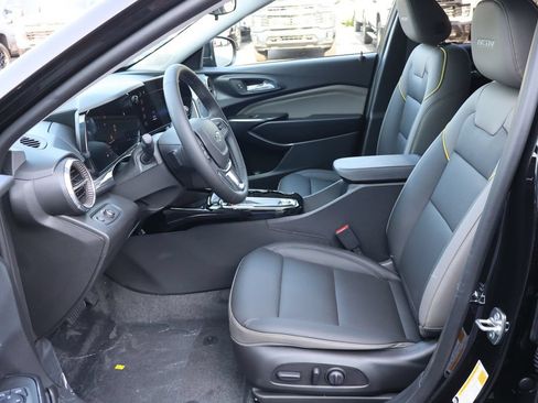 New 2026 Chevrolet Trax ACTIV w/ Sunroof Package FWD image 5