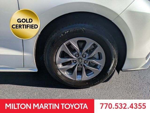 Certified 2026 Toyota Sienna XLE FWD image 11