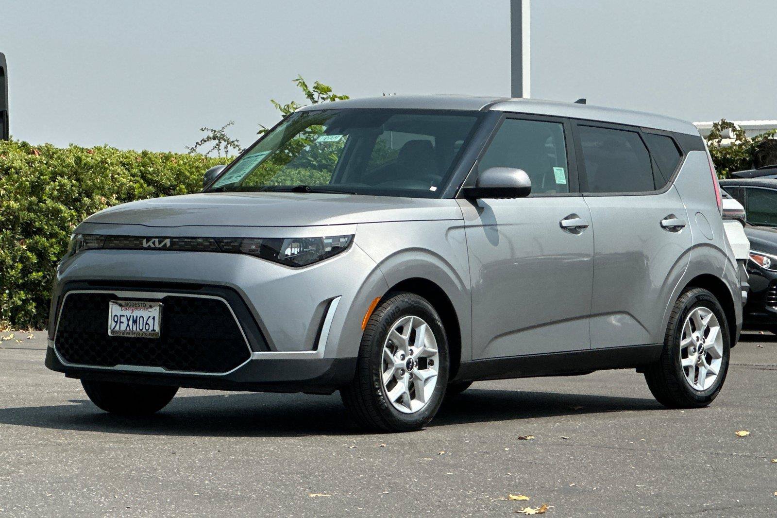 Used 2023 Kia Soul LX w/ LX Technology Package FWD image 7