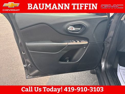 Used 2016 Jeep Cherokee Latitude w/ Comfort & Convenience Group AWD/4WD image 18