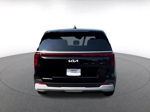 Used 2026 Kia Carnival FWD image 14