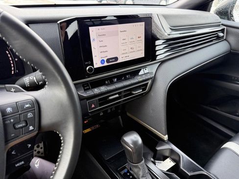 Used 2025 Toyota Camry SE image 24