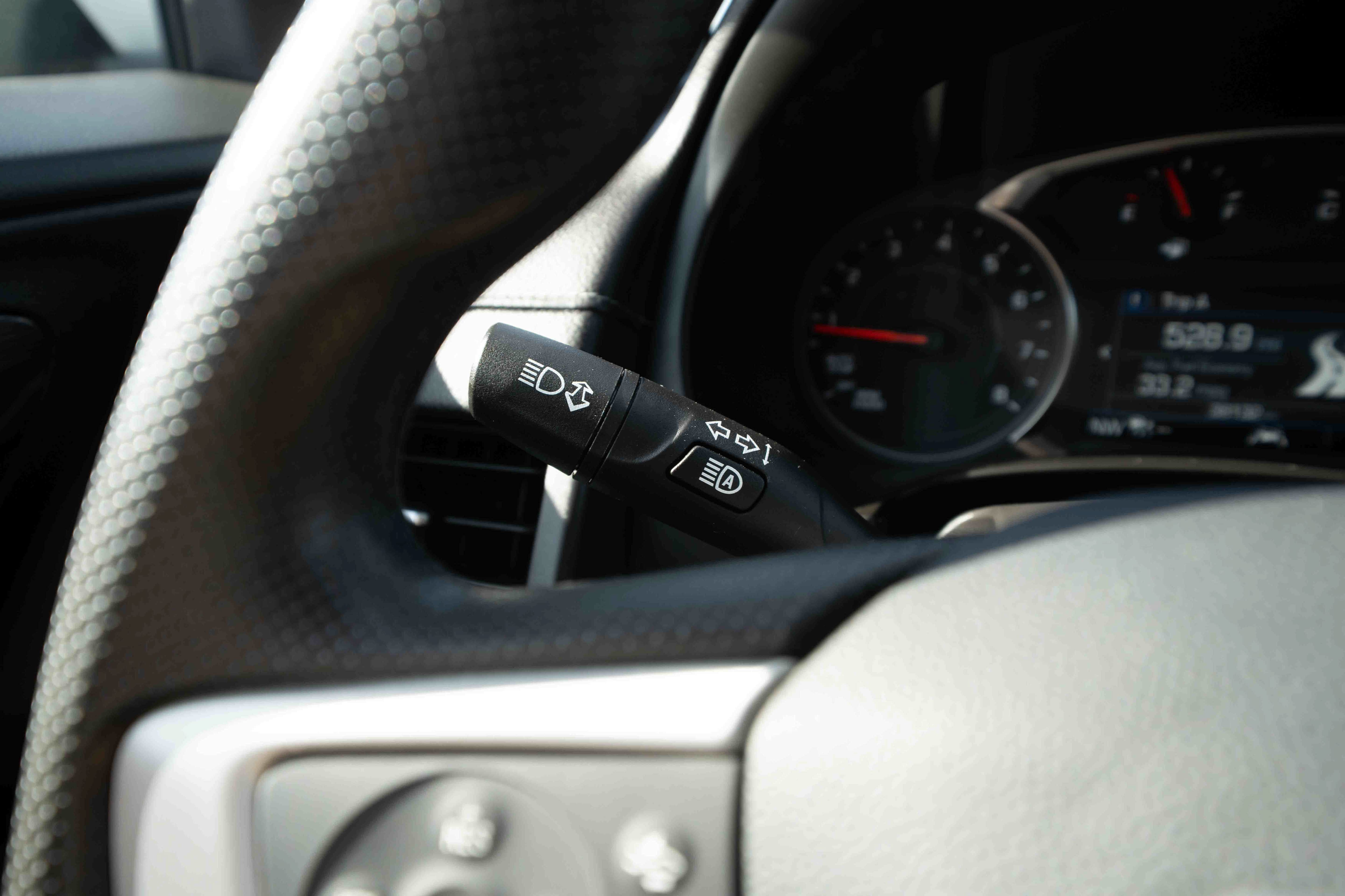 Used 2024 GMC Terrain SLE w/ Driver Convenience Package FWD image 13