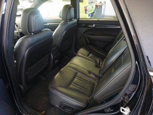 Used 2015 Kia Sorento SX image 19