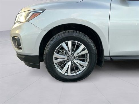 Used 2020 Nissan Pathfinder SV image 9