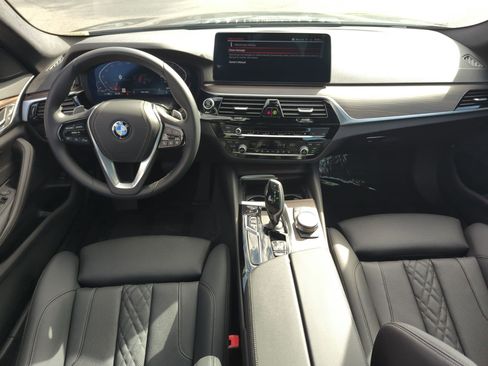 Certified 2022 BMW 530i w/ Convenience Package image 29