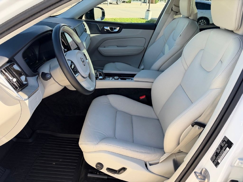 Certified 2024 Volvo XC60 B5 Plus w/ Protection Package Premier AWD/4WD image 8