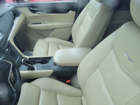 Used 2018 Cadillac XT5 FWD image 9