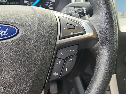 Used 2019 Ford Edge SEL image 22