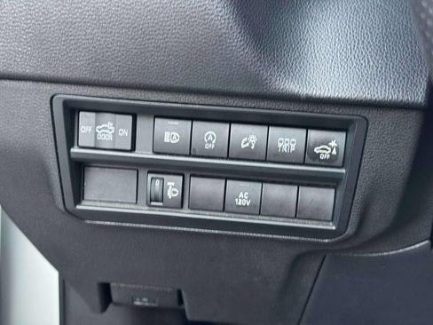 Used 2022 Toyota Tundra SR5 w/ SR5 Premium Package AWD/4WD image 21
