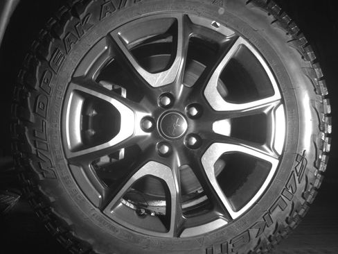 Used 2025 Jeep Compass Trailhawk AWD/4WD image 12