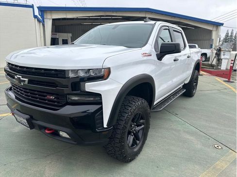 Used 2019 Chevrolet Silverado 1500 LT Trail Boss image 2