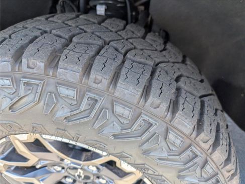 Used 2024 Chevrolet Colorado ZR2 w/ Technology Package image 10