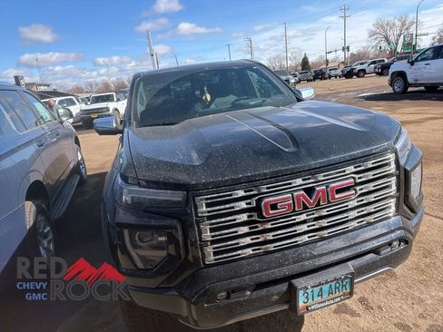 Used 2024 GMC Canyon Denali image 10