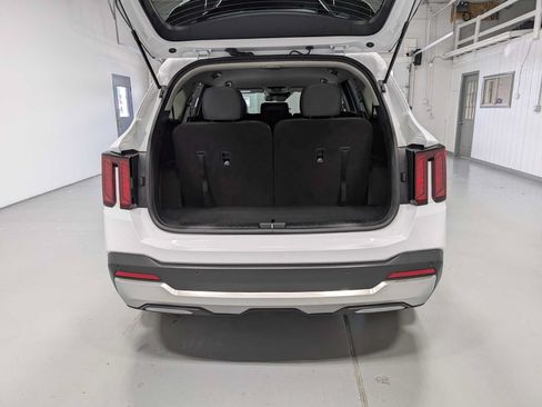 Certified 2025 Kia Sorento S AWD/4WD image 42
