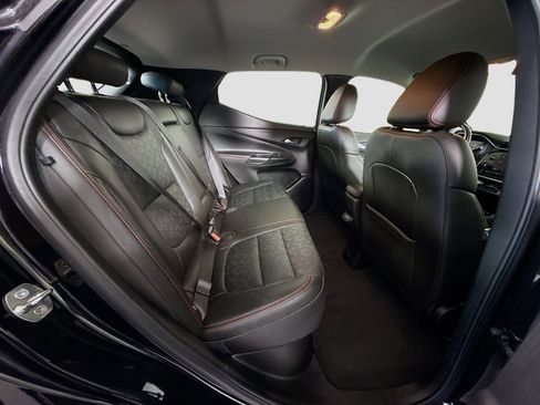 Used 2023 Chevrolet Bolt EUV Premier w/ Redline Edition image 27