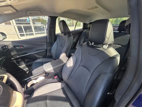 Used 2016 Toyota Prius Four Touring FWD image 12