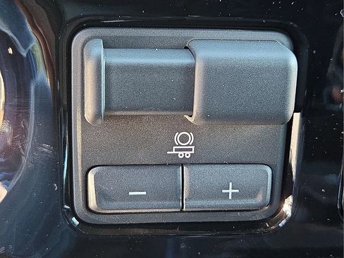 New 2025 GMC Sierra 2500 SLT w/ SLT Convenience Package image 17