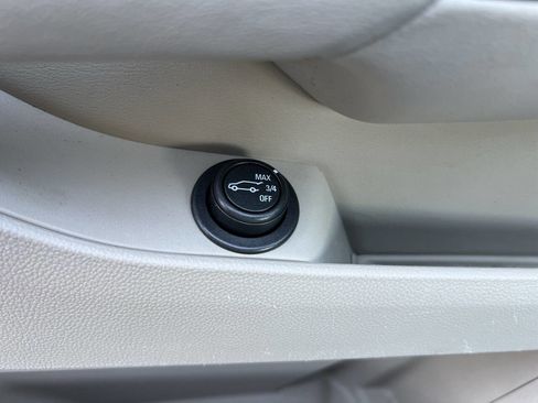 Used 2012 Cadillac SRX Luxury image 28