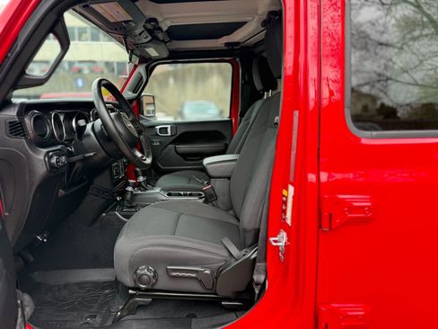 Used 2022 Jeep Gladiator Sport image 8