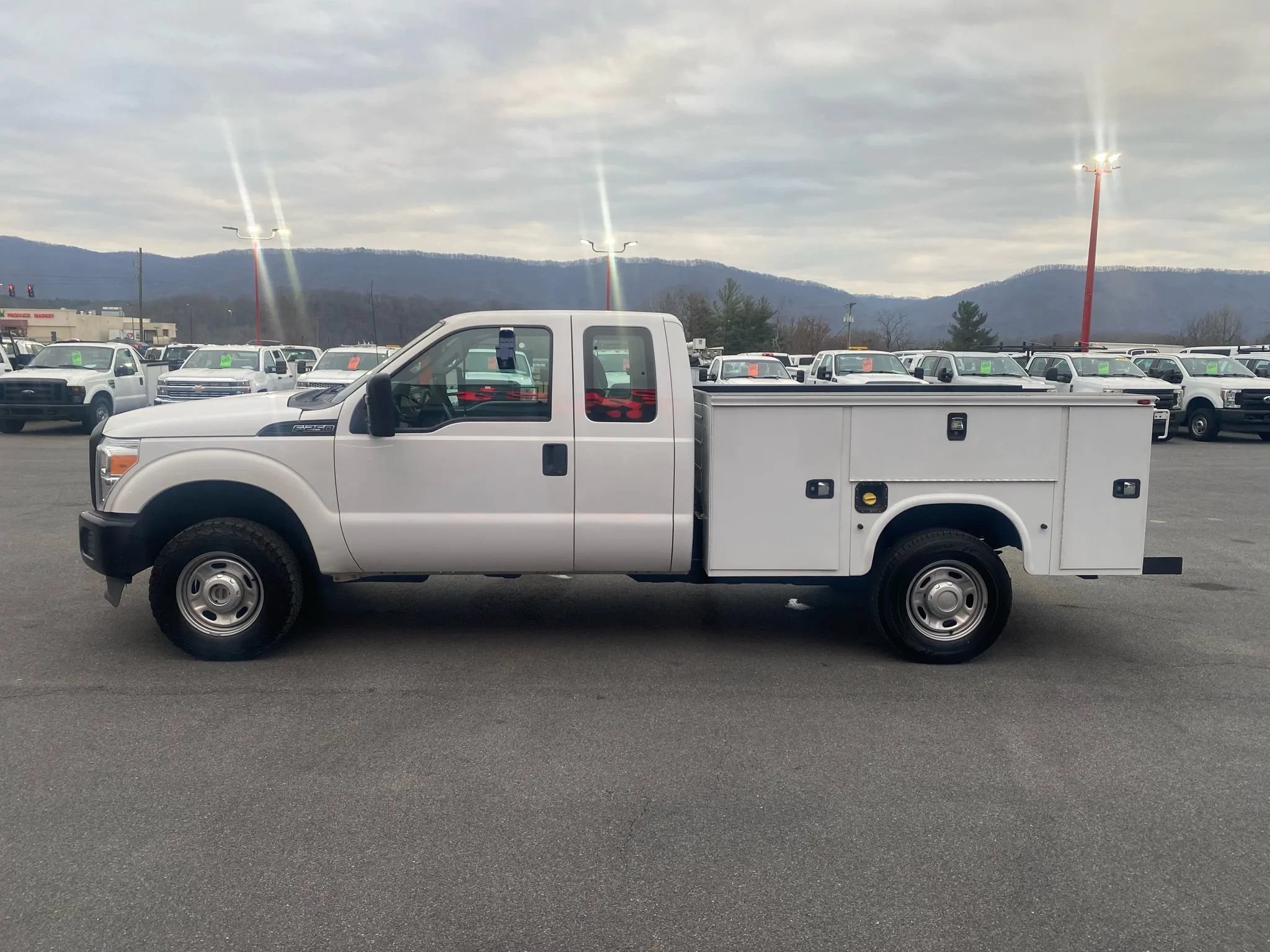 Used 2016 Ford F250 XL AWD/4WD image 5