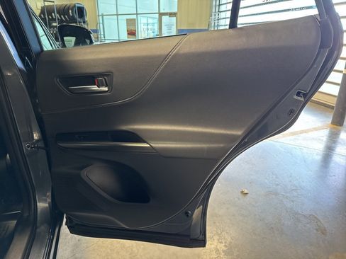 Used 2024 Toyota Venza XLE image 29