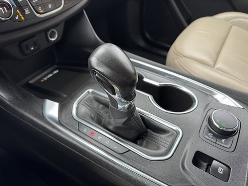 Certified 2022 Chevrolet Traverse LT image 33