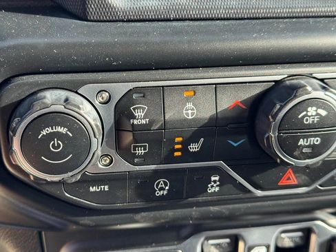 Used 2019 Jeep Wrangler Unlimited Sahara w/ Advanced Safety Group AWD/4WD image 28