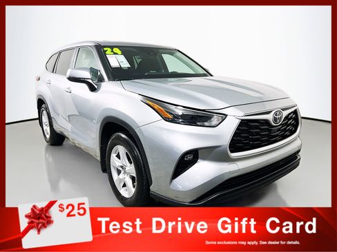 Used 2024 Toyota Highlander LE image 1