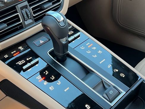 New 2026 Porsche Macan image 27