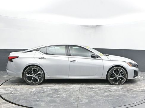 Used 2024 Nissan Altima 2.5 SR image 12