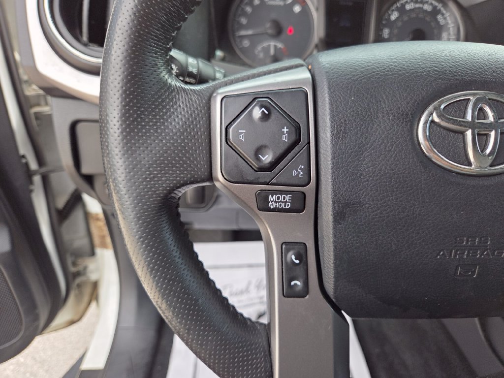 Used 2016 Toyota Tacoma Limited w/ Towing Package AWD/4WD image 33